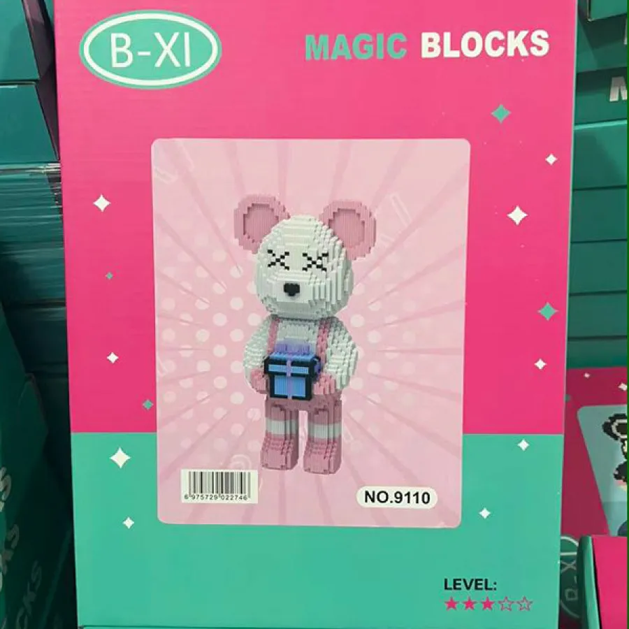 Конструктор 3D Magic Blocks в виде мишки Bearbrick “Kisses” с подарком 3089 деталей